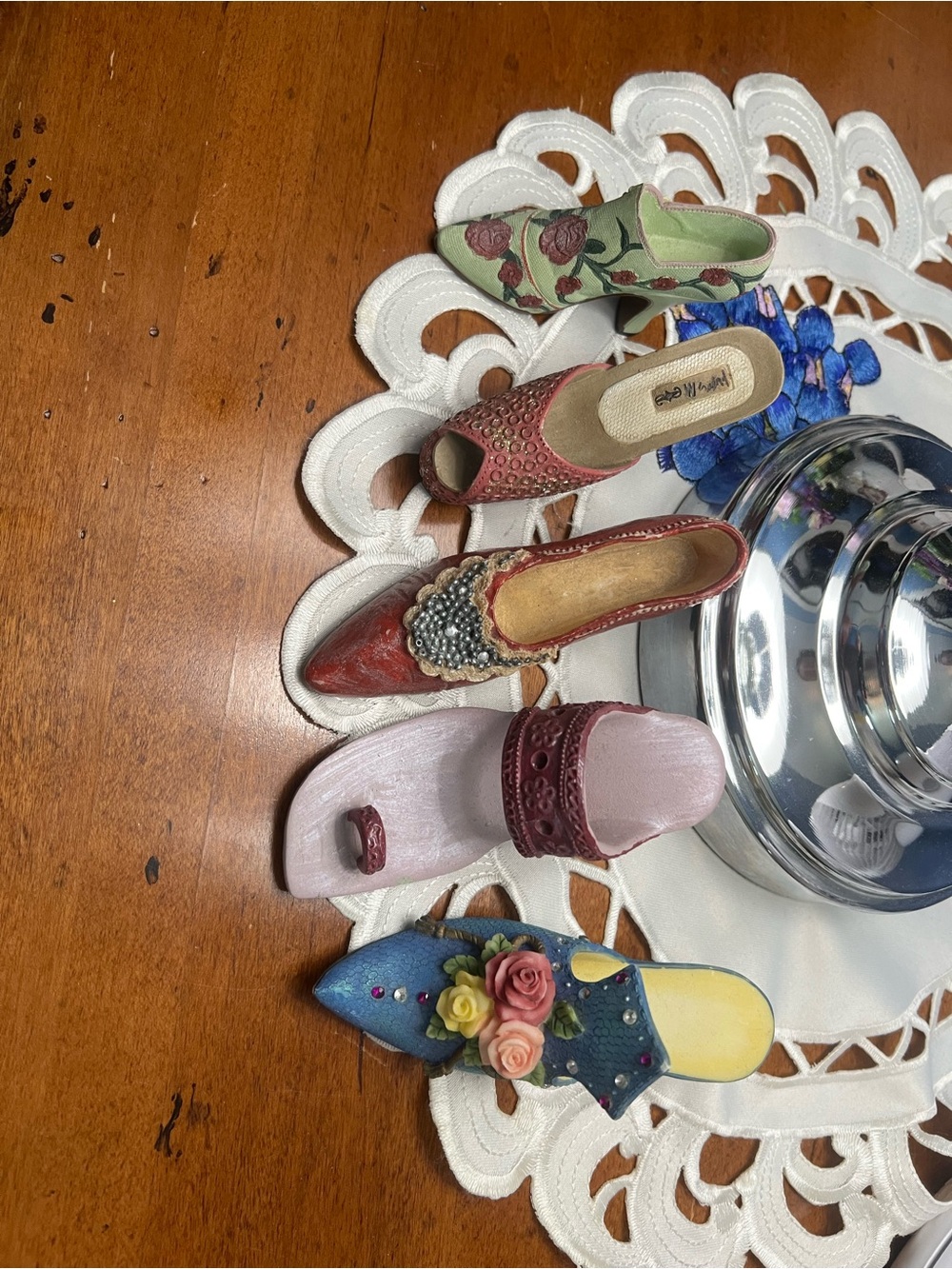 Handcrafted Multicolor Mini Women’s Decorative Slide Figure Shoe Set